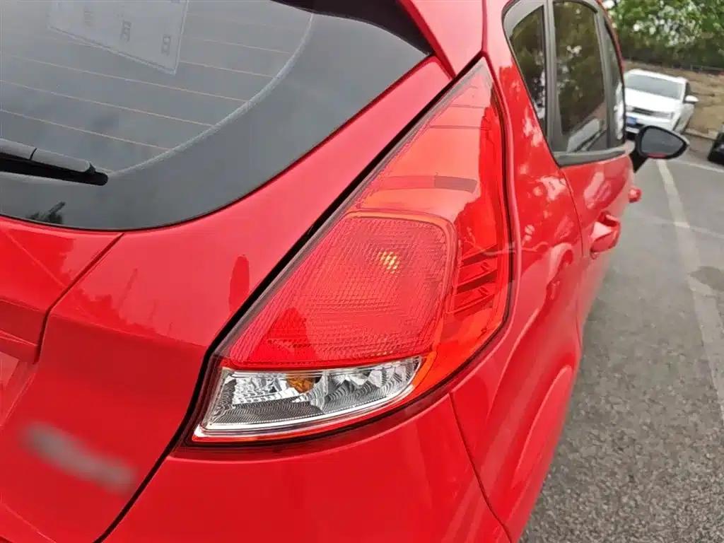 2013 Ford Fiesta Hatchback 1.5L Automatic Fashion Edition — миниатюра 8