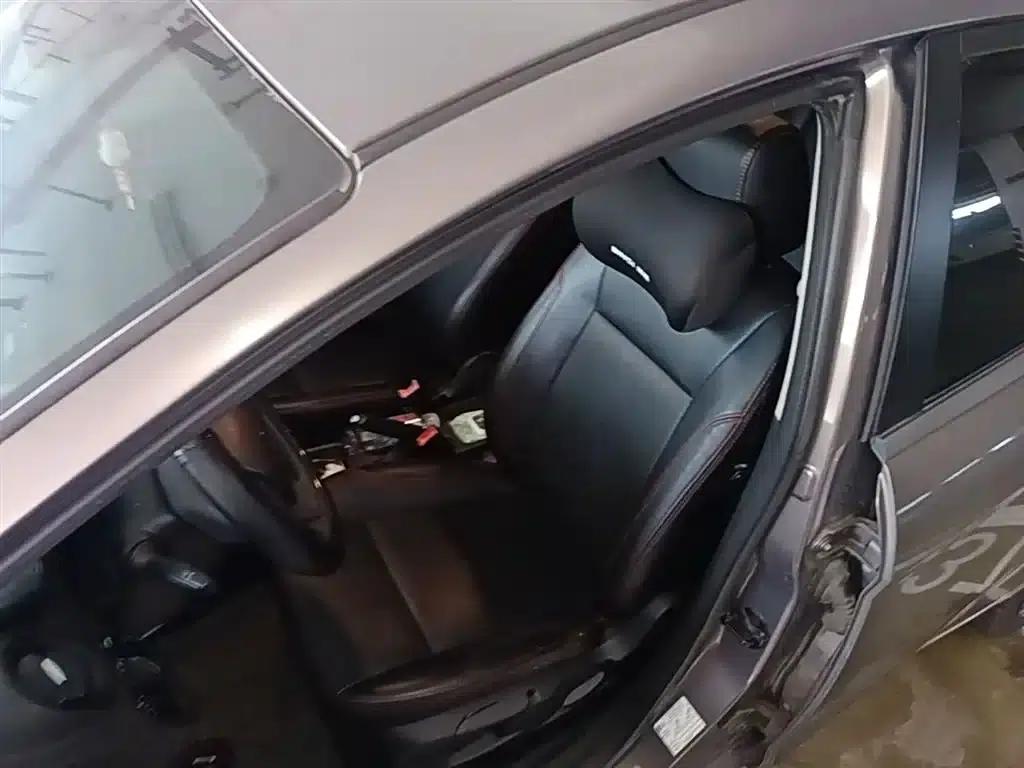 2013 Ford Fiesta Sedan 1.5L Manual Fashion Edition — миниатюра 15