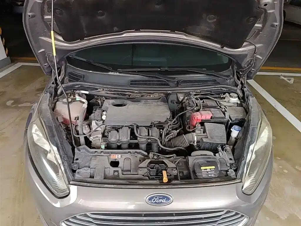 2013 Ford Fiesta Sedan 1.5L Manual Fashion Edition — миниатюра 20