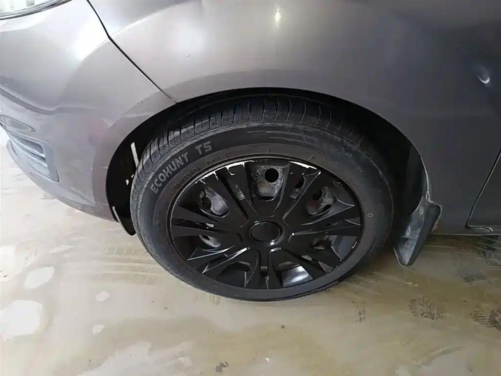 2013 Ford Fiesta Sedan 1.5L Manual Fashion Edition — миниатюра 23
