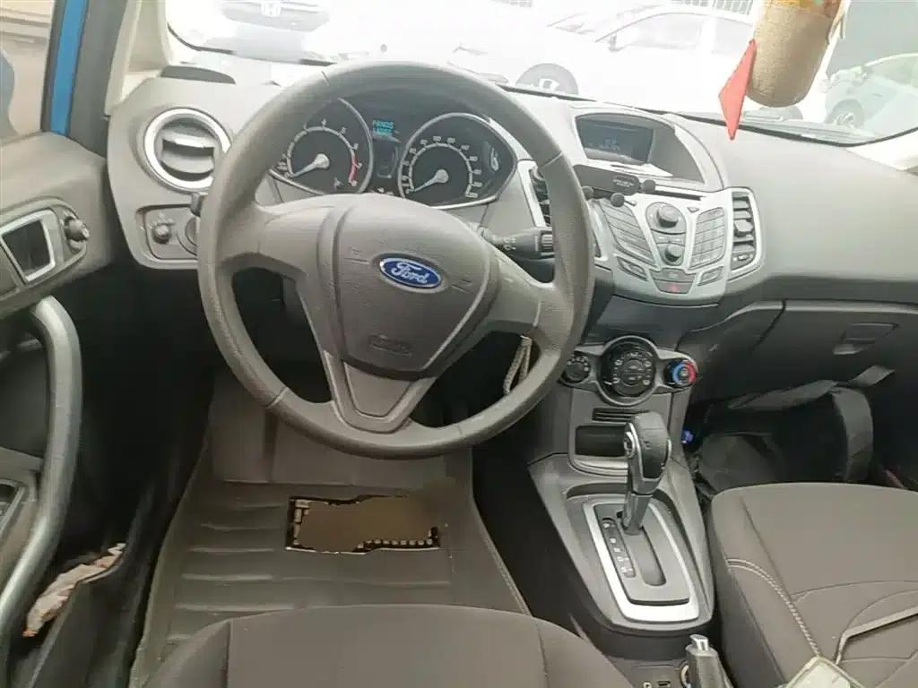 2013 Ford Fiesta Hatchback 1.5L Automatic Fashion Edition — миниатюра 11