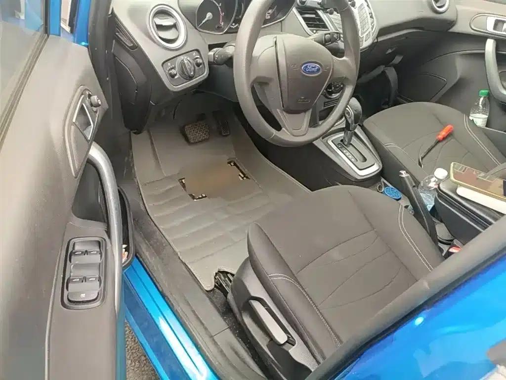 2013 Ford Fiesta Hatchback 1.5L Automatic Fashion Edition — миниатюра 16