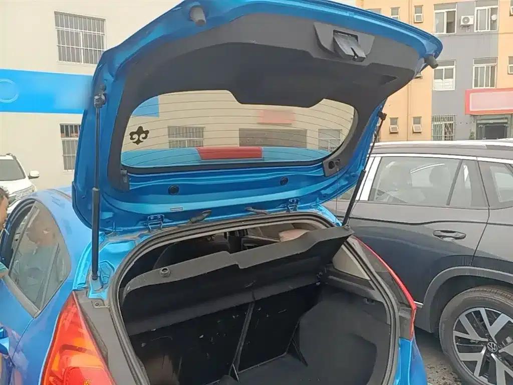 2013 Ford Fiesta Hatchback 1.5L Automatic Fashion Edition — миниатюра 19