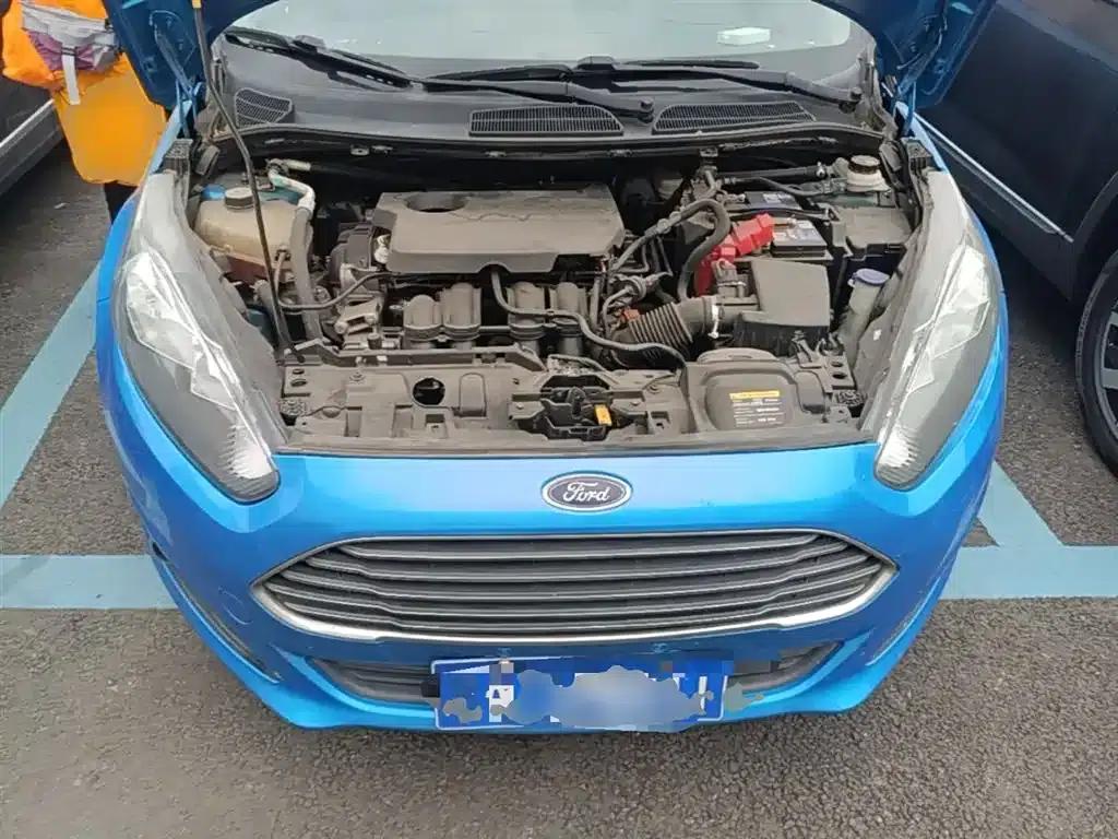 2013 Ford Fiesta Hatchback 1.5L Automatic Fashion Edition — миниатюра 20