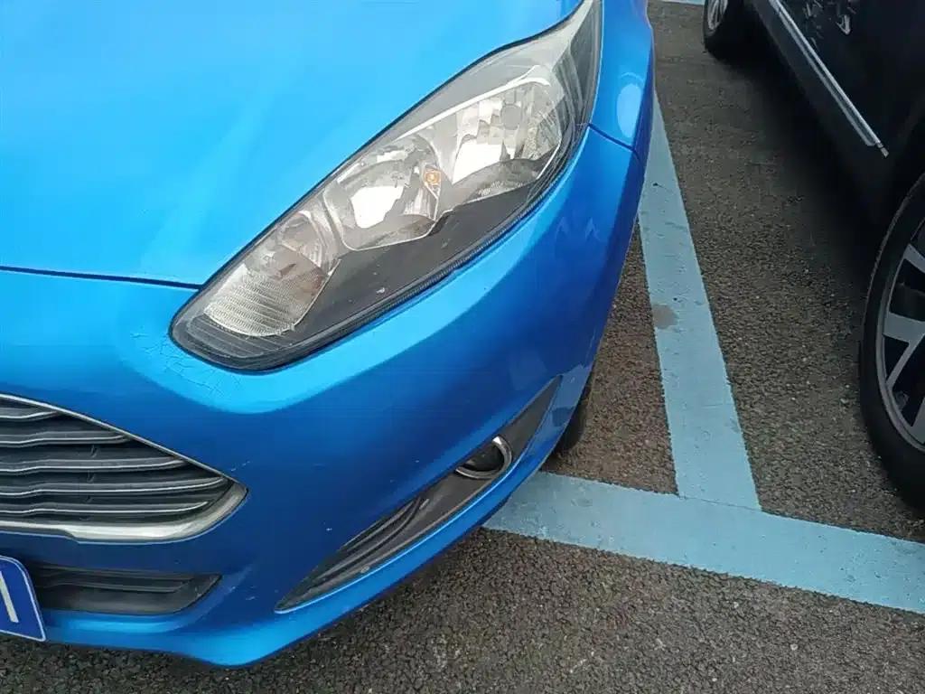 2013 Ford Fiesta Hatchback 1.5L Automatic Fashion Edition — миниатюра 24