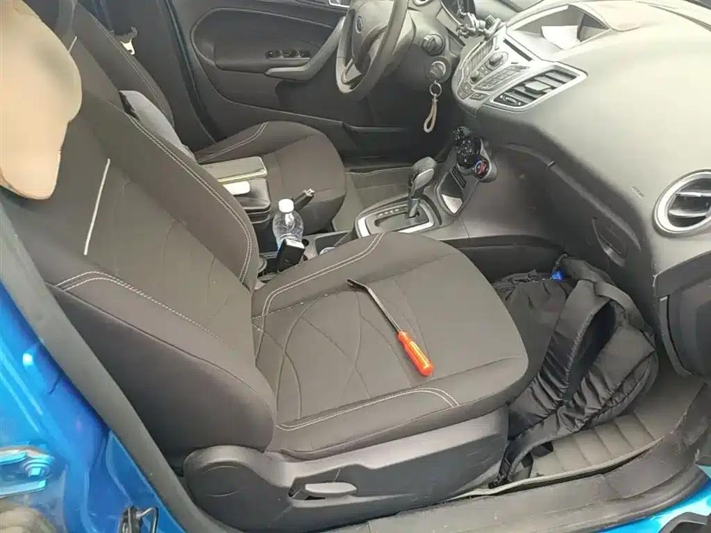 2013 Ford Fiesta Hatchback 1.5L Automatic Fashion Edition — миниатюра 25