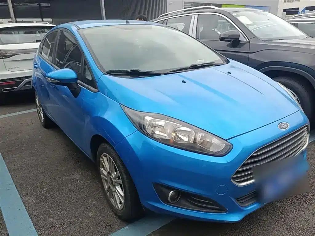 2013 Ford Fiesta Hatchback 1.5L Automatic Fashion Edition — миниатюра 4