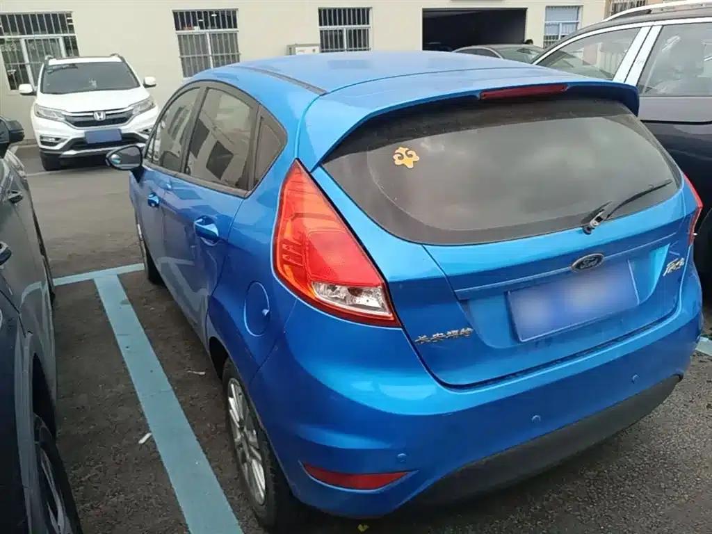 2013 Ford Fiesta Hatchback 1.5L Automatic Fashion Edition — миниатюра 5