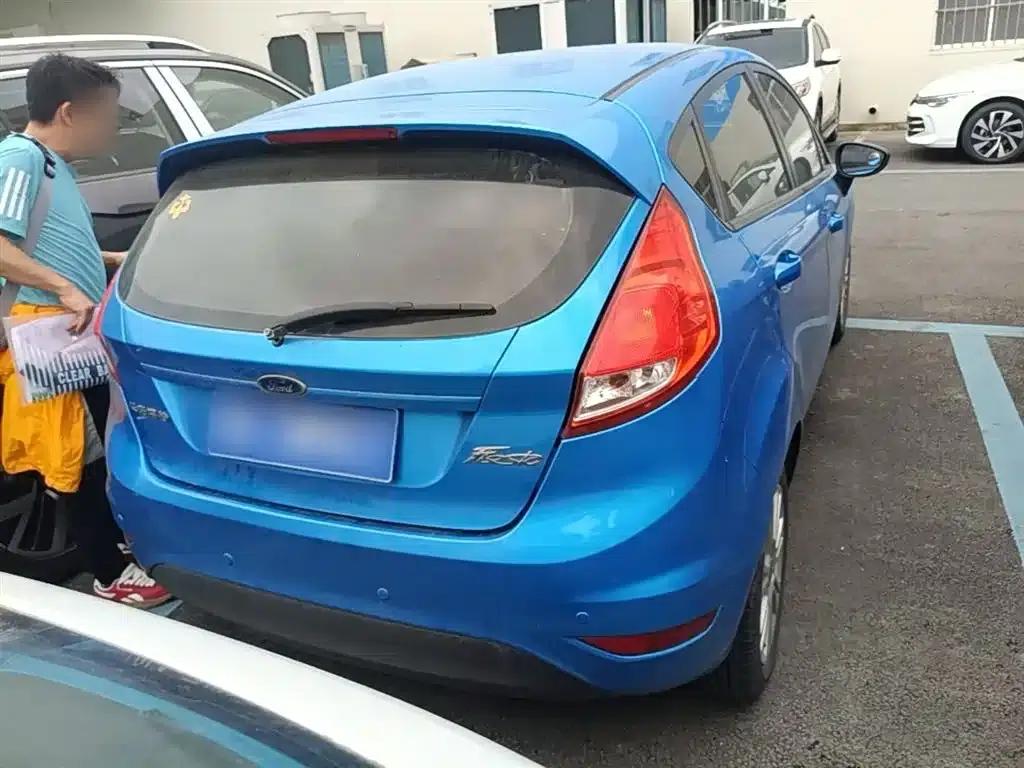 2013 Ford Fiesta Hatchback 1.5L Automatic Fashion Edition — миниатюра 6