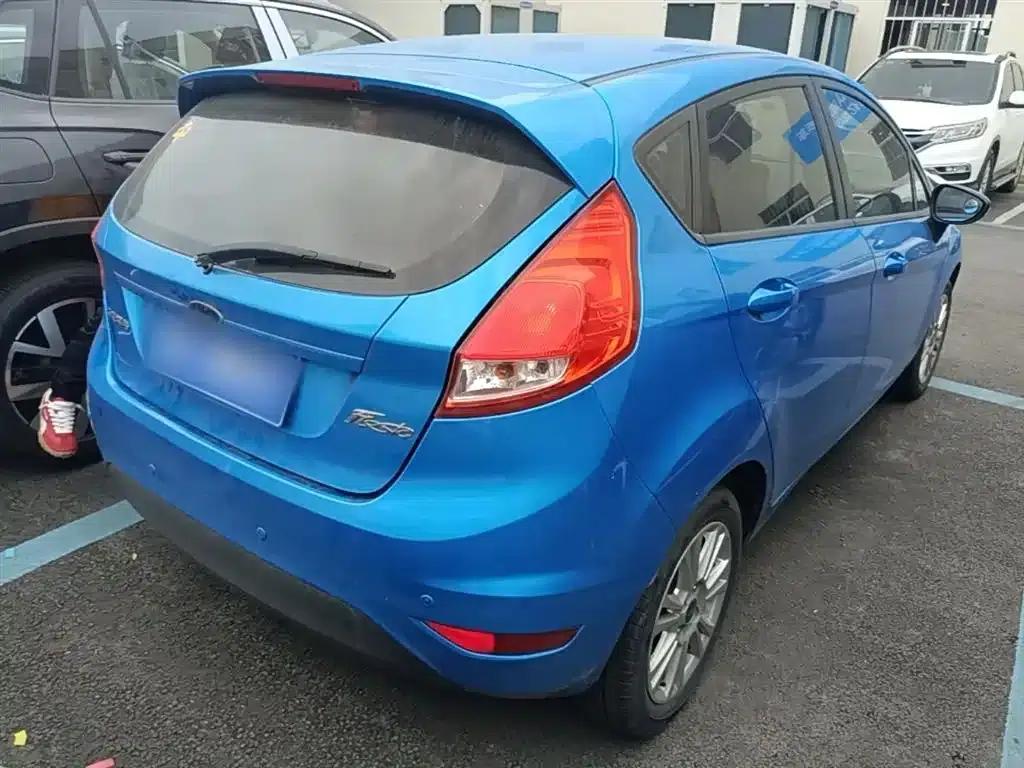 2013 Ford Fiesta Hatchback 1.5L Automatic Fashion Edition — миниатюра 7