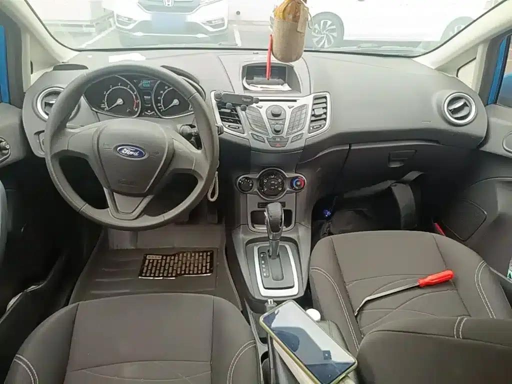 2013 Ford Fiesta Hatchback 1.5L Automatic Fashion Edition — миниатюра 10