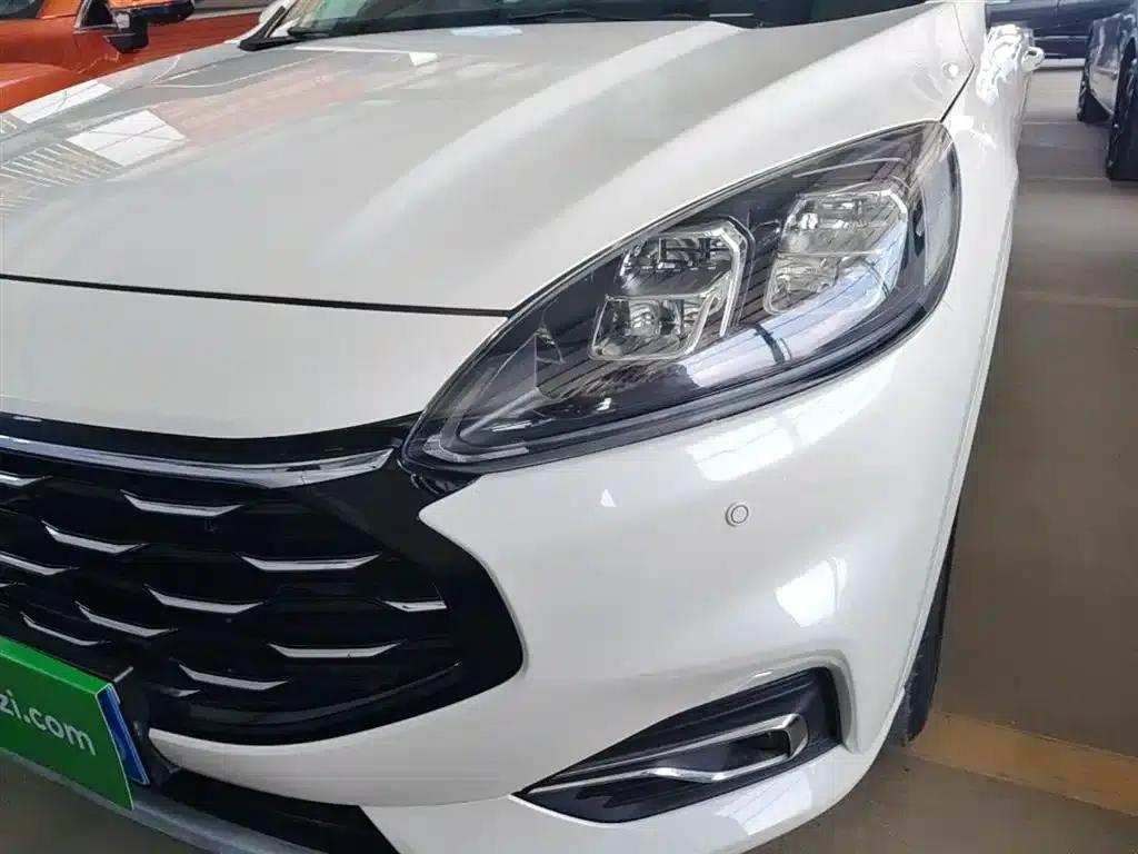 Escape 2020 EcoBoost 245 AWD Premium Edition — миниатюра 24