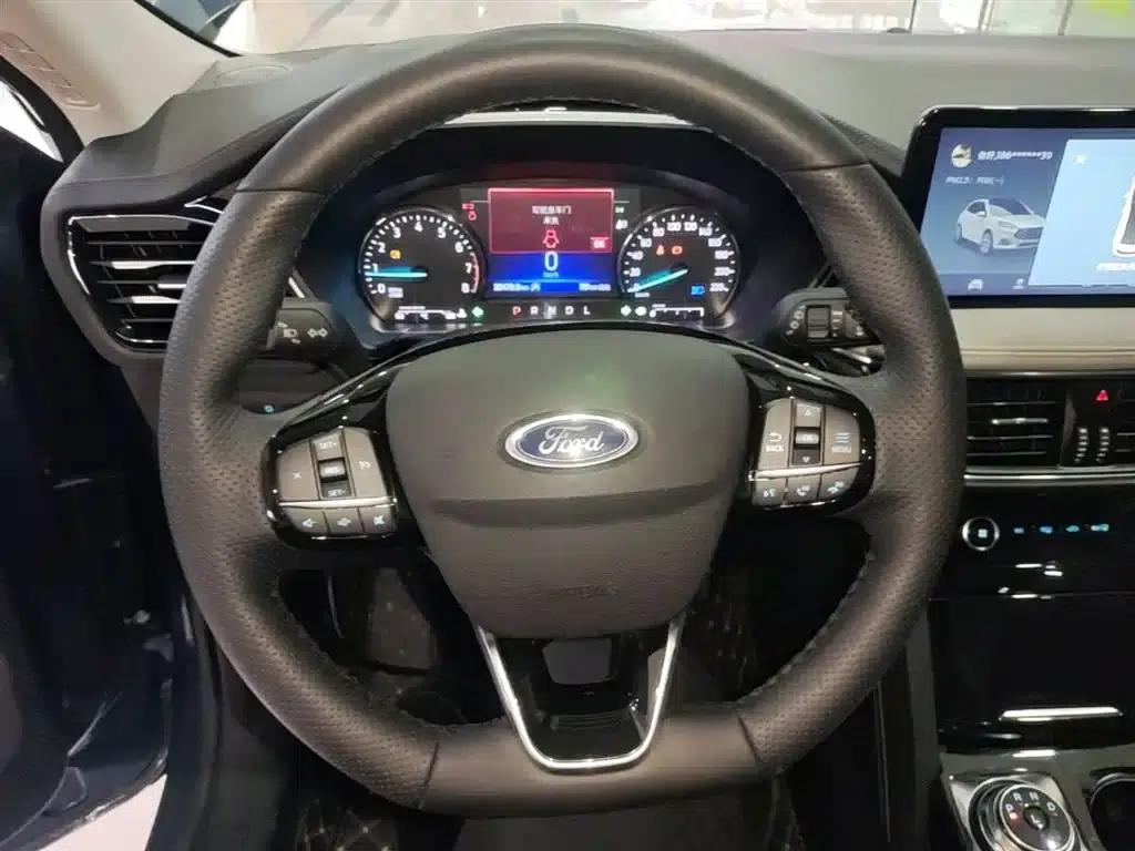 Escape 2024 EcoBoost 245 2WD Premium Edition — миниатюра 11