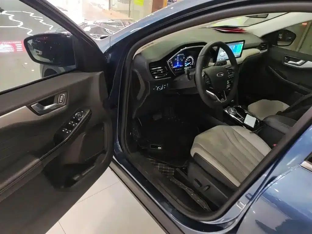 Escape 2024 EcoBoost 245 2WD Premium Edition — миниатюра 16
