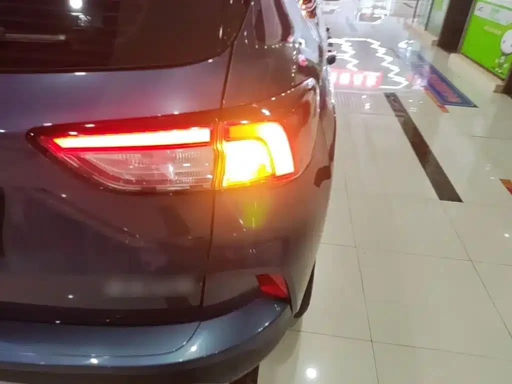 Escape 2024 EcoBoost 245 2WD Premium Edition — миниатюра 8