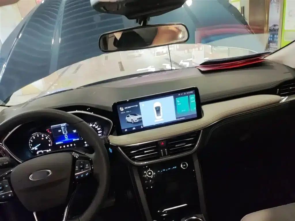 Escape 2024 EcoBoost 245 2WD Premium Edition — миниатюра 10
