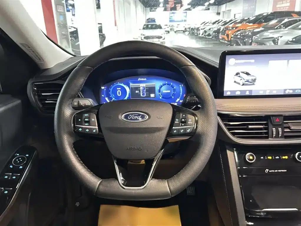 Escape 2020 EcoBoost 245 AWD Premium Edition — миниатюра 5
