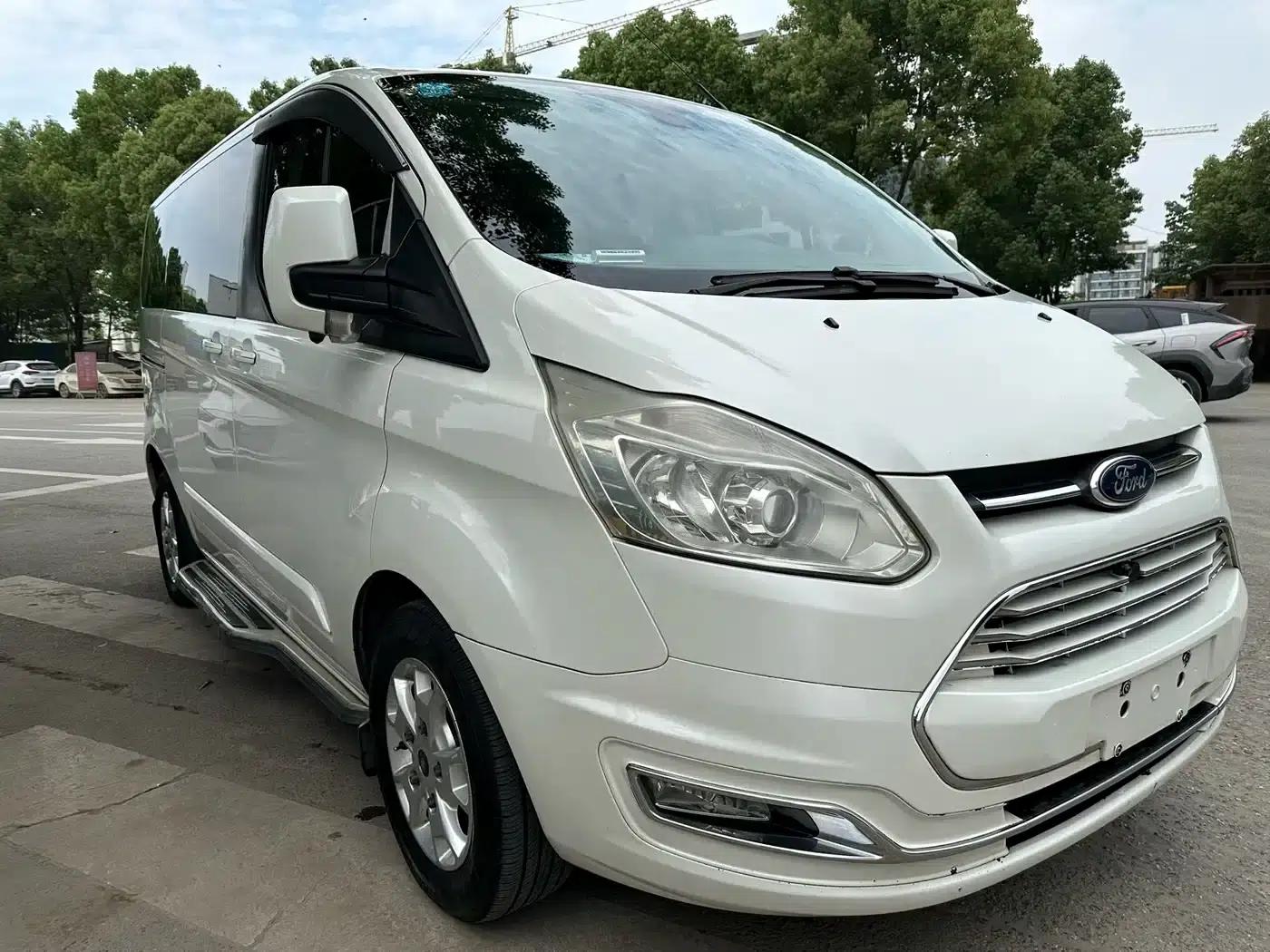 Tourneo 2016 2.0T Manual Elite Edition — миниатюра 3