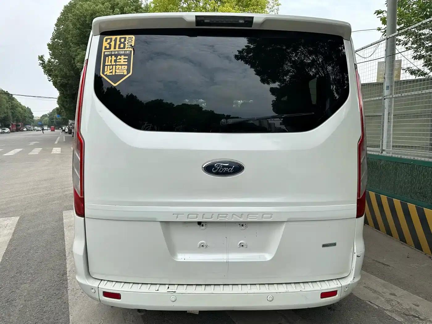 Tourneo 2016 2.0T Manual Elite Edition — миниатюра 5
