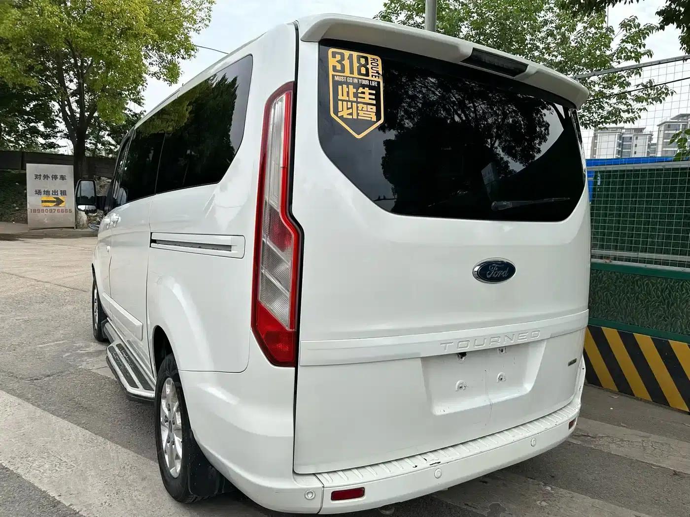 Tourneo 2016 2.0T Manual Elite Edition — миниатюра 6