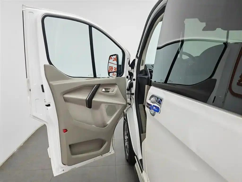 Tourneo 2017 2.0T Automatic Elite Edition — миниатюра 8