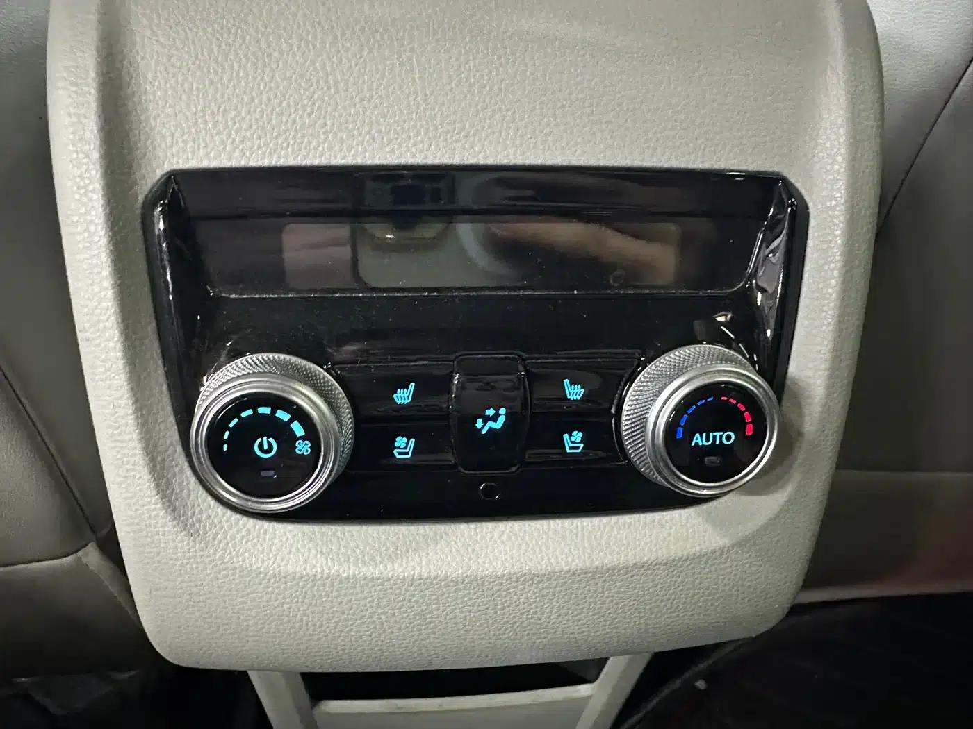 Lingyu 2021 EcoBoost 225 Premium PLUS 6-seater — миниатюра 22