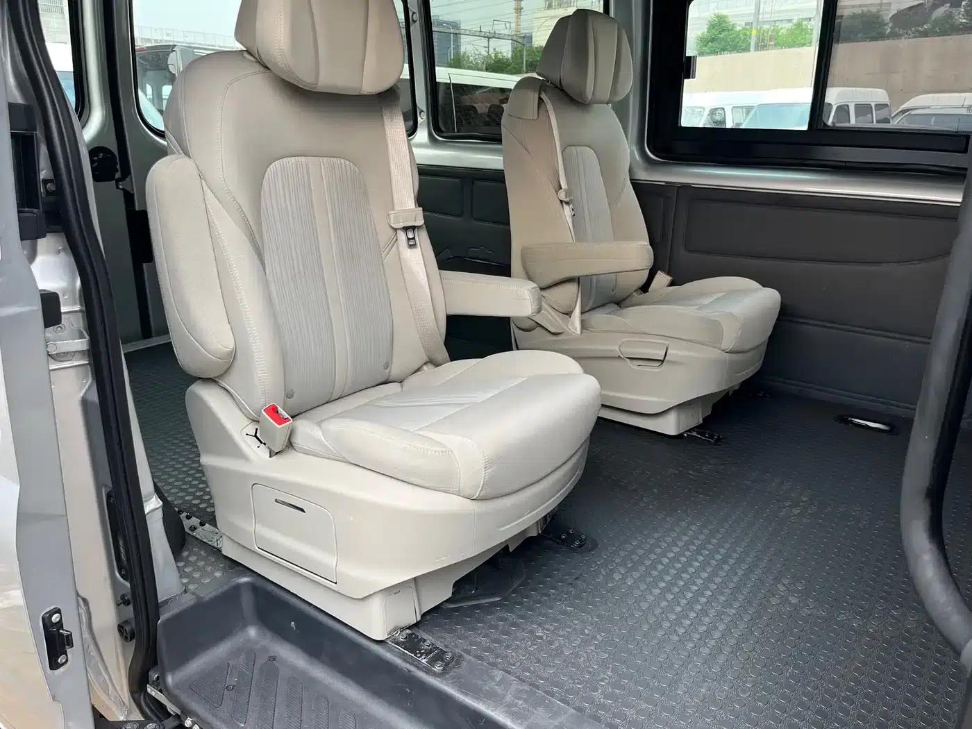 New Generation Ford Transit 2019 Model 2.2T Multi-functional Short Wheelbase Mid-roof 6-Seater (China VI Emission Standard) — миниатюра 4