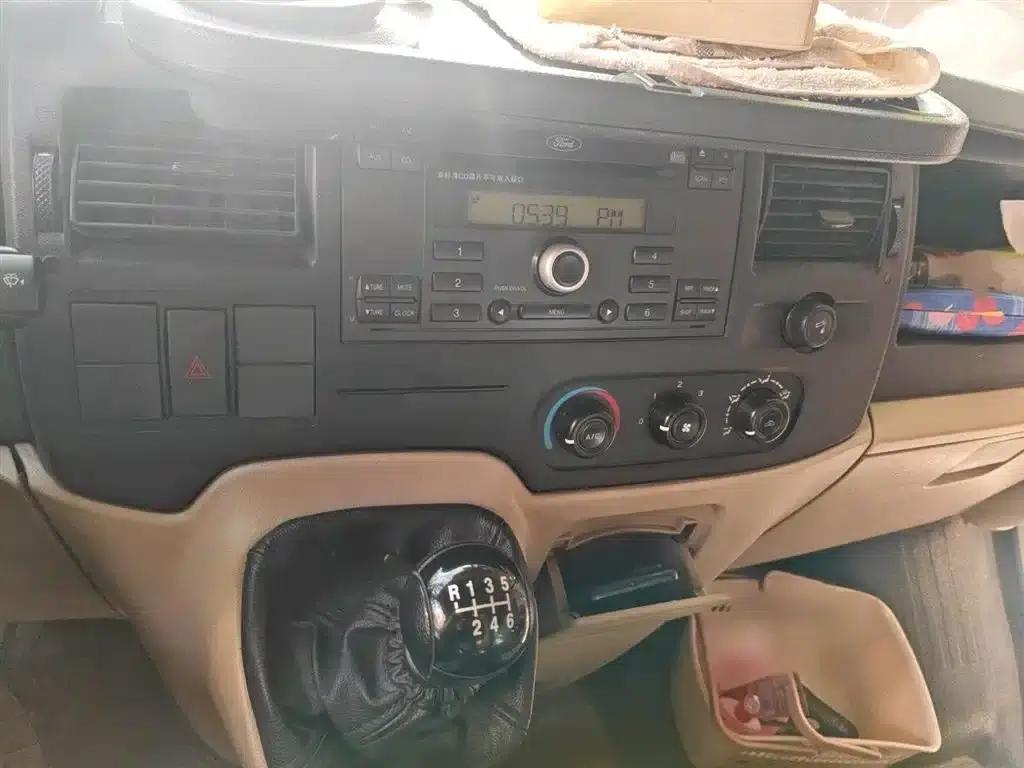 New Generation Ford Transit 2013 Model 2.4T Diesel Economy Logistics Van, Short Wheelbase, Medium Roof, National III Emission Standard — миниатюра 6