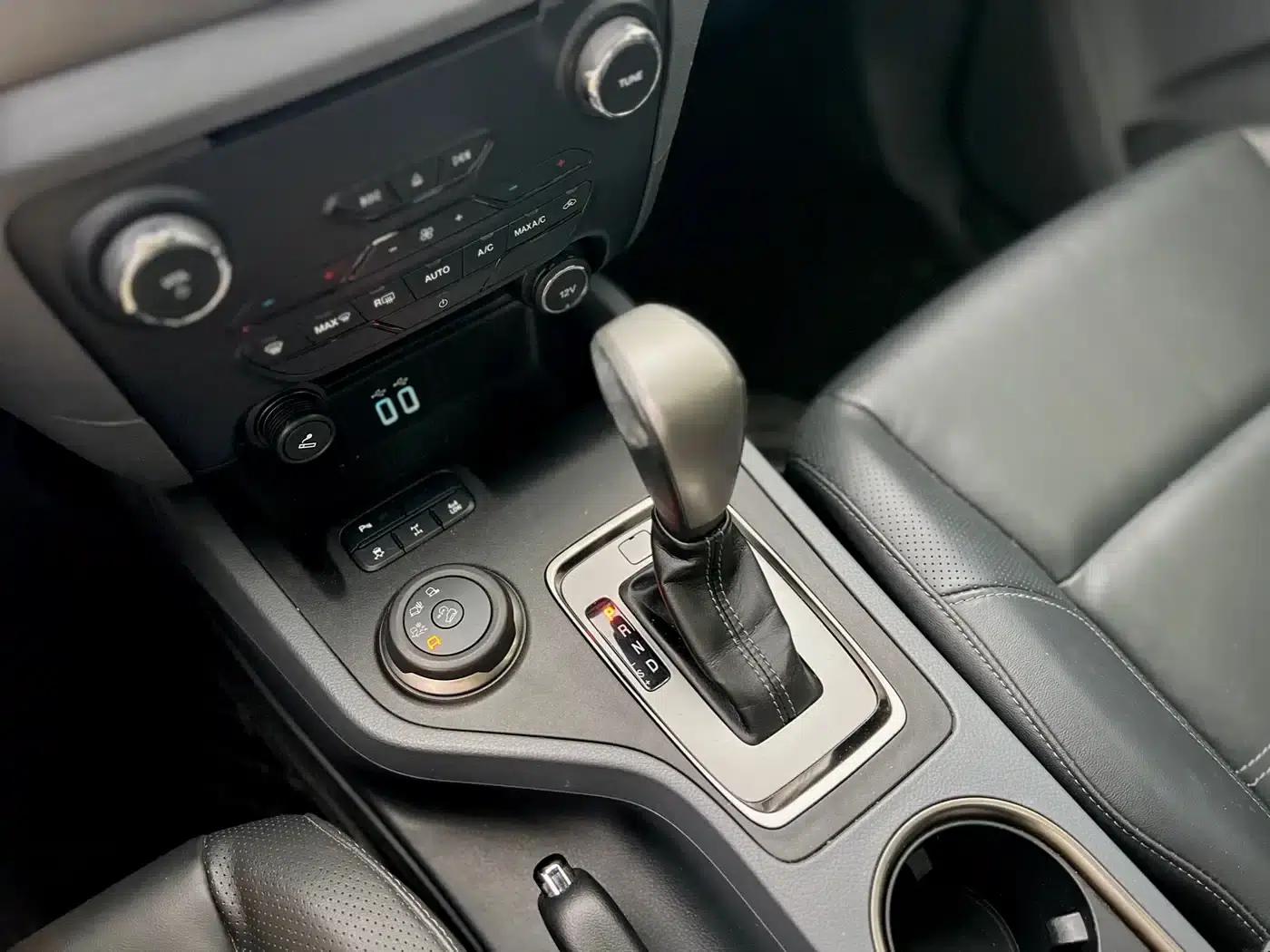 2017 Ford Everest 2.0T Gasoline Automatic 4WD Luxury Edition 5-Seater — миниатюра 14
