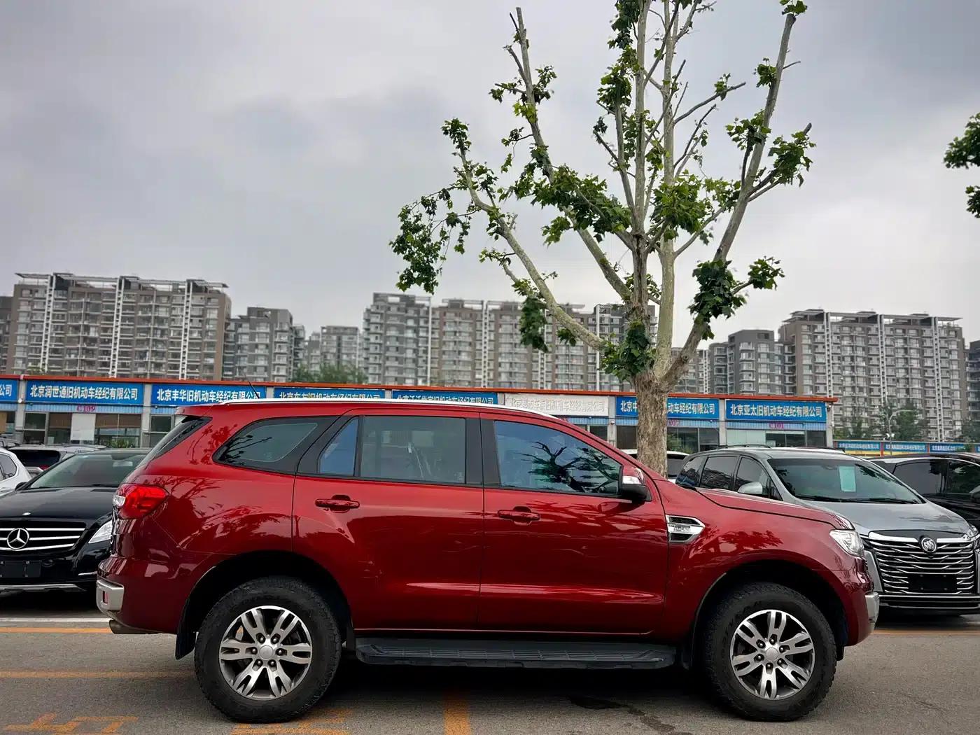 2017 Ford Everest 2.0T Gasoline Automatic 4WD Luxury Edition 5-Seater — миниатюра 4