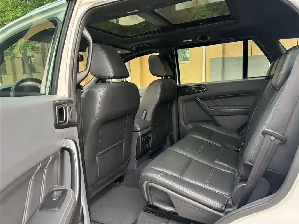 2016 Ford Everest 2.0T Gasoline Automatic 4WD Flagship Edition — миниатюра 6