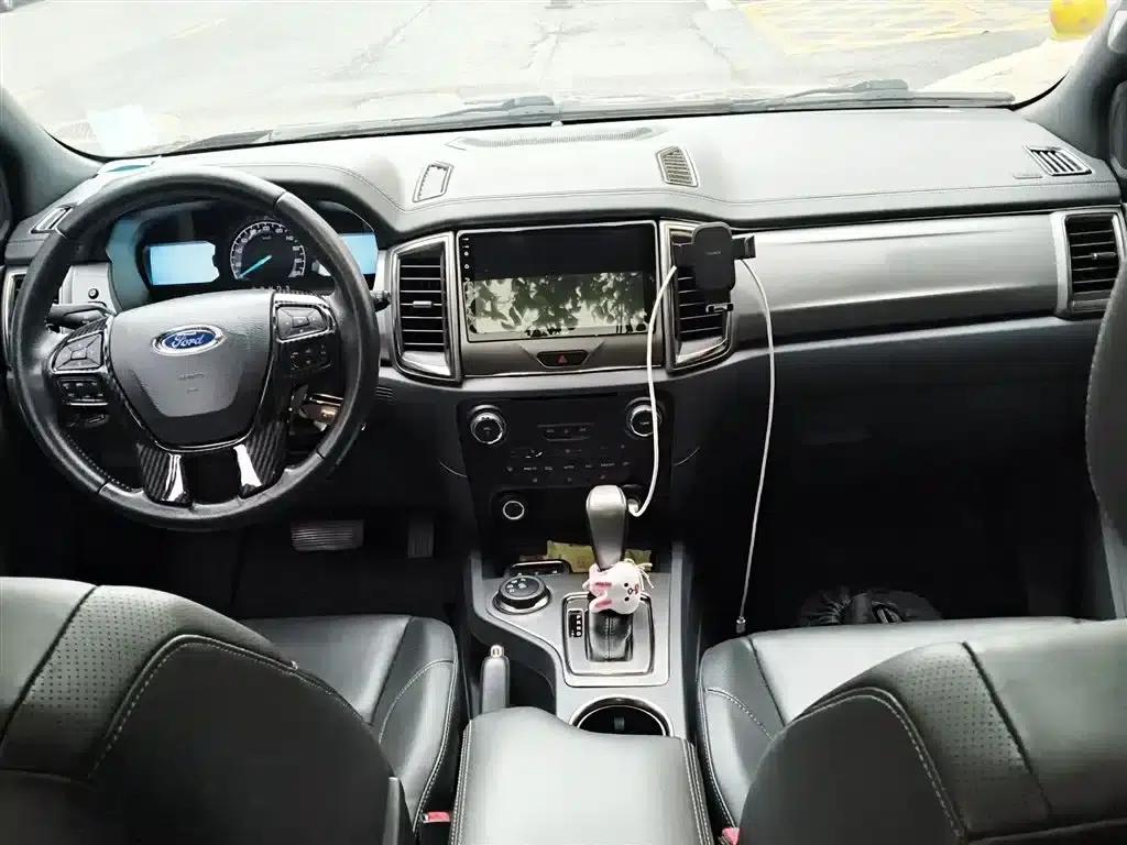 2017 Ford Everest 2.0T Gasoline Automatic 4WD Luxury 7-Seater — миниатюра 13