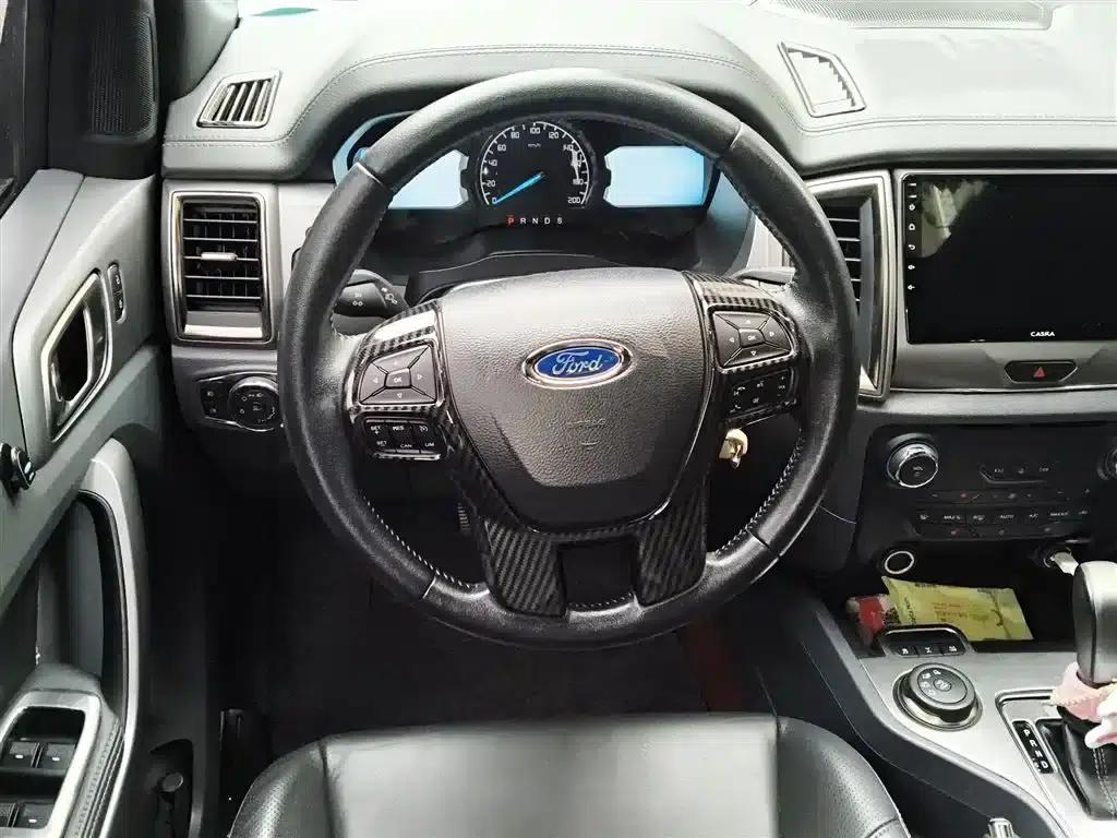 2017 Ford Everest 2.0T Gasoline Automatic 4WD Luxury 7-Seater — миниатюра 3