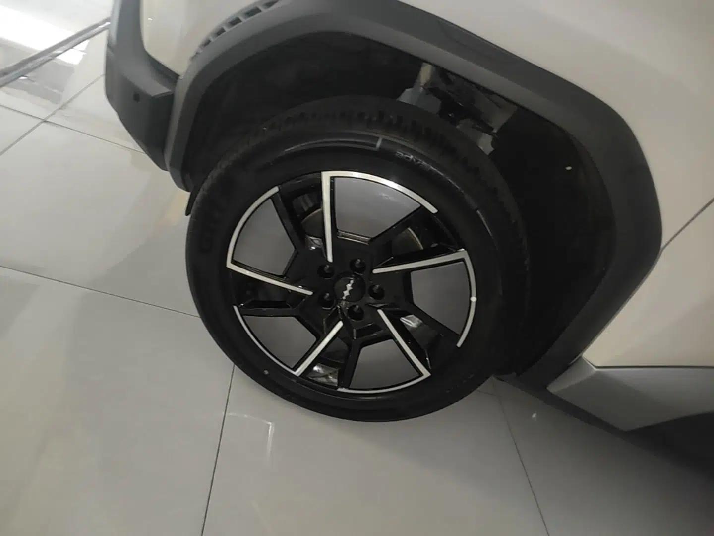 Formula Leopard Titanium 3 2025 501 km All-Wheel Drive Intelligent Driving Max Edition — миниатюра 9