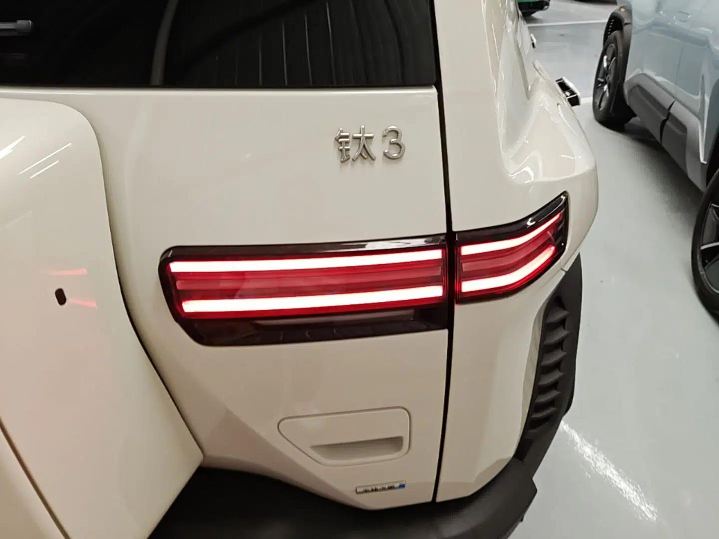 Formula Leopard Titanium 3 2025 501 km Range Rear-Wheel Drive Intelligent Driving Max Edition — миниатюра 7