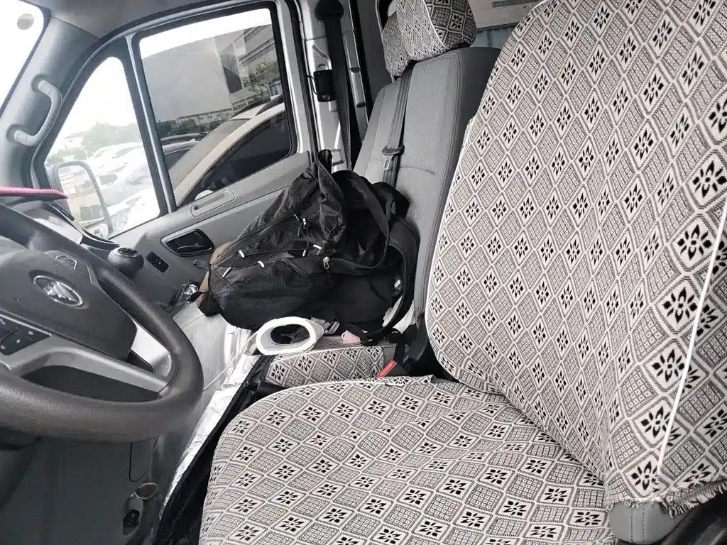 Tunland 2022 2.0T Manual Urban Edition Multi-functional Short Wheelbase Mid-roof Rear Single Tire 5/6/9 Seats 4F20TC3 — миниатюра 8