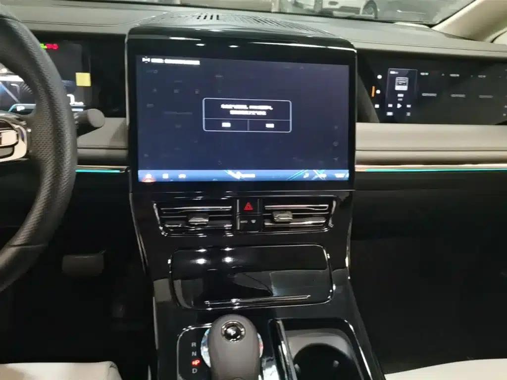 Trumpchi E9 2023 E9 MAX — миниатюра 20