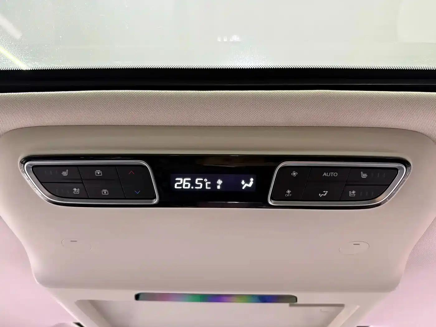 Trumpchi E8 PHEV 2024 Model 150km Dragon Soaring Starry Night+ — миниатюра 17