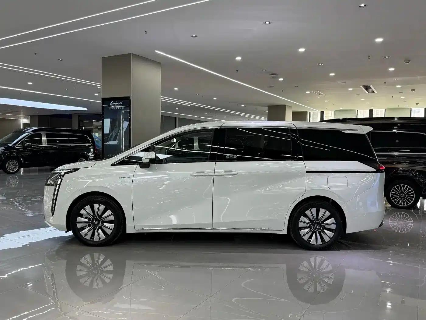 Trumpchi E8 PHEV 2024 Model 150km Dragon Soaring Starry Night+ — миниатюра 4