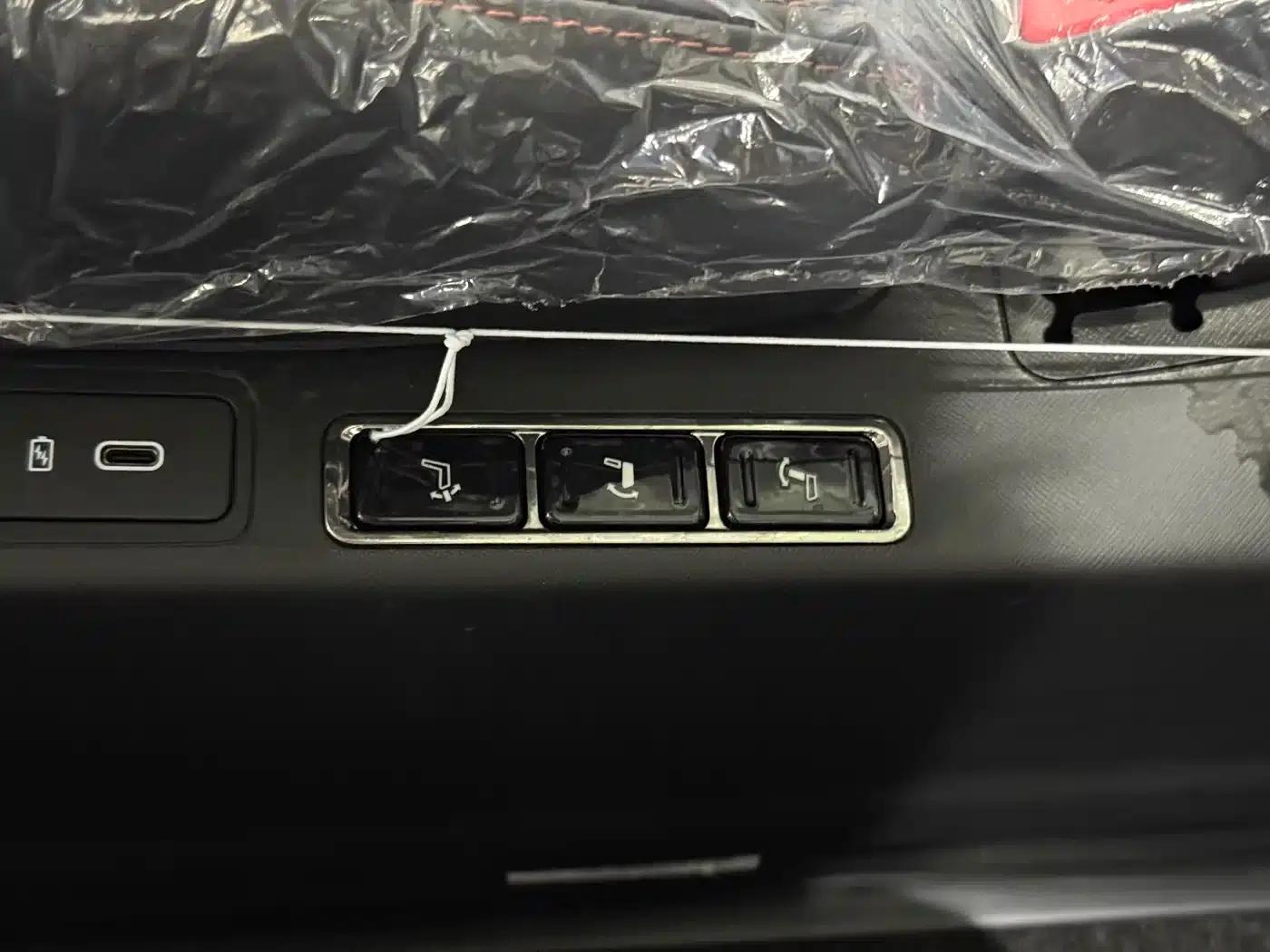 Trumpchi E8 PHEV 2024 Model 150km Dragon Soaring Starry Night+ — миниатюра 8