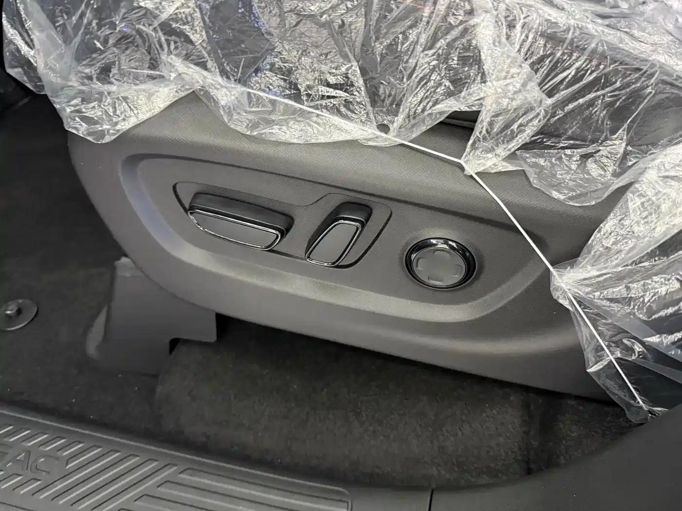 Trumpchi E8 PHEV 2024 Model 150km Dragon Soaring Starry Night+ — миниатюра 10