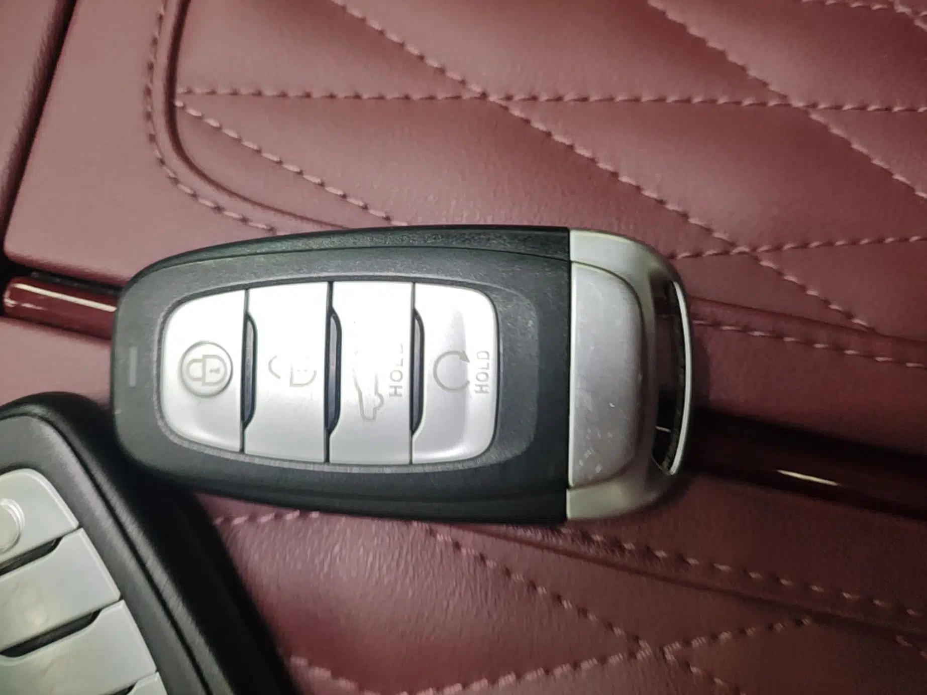 Hongqi E-HS9 2022 660 km Range Flagway Edition Six Seats — миниатюра 22