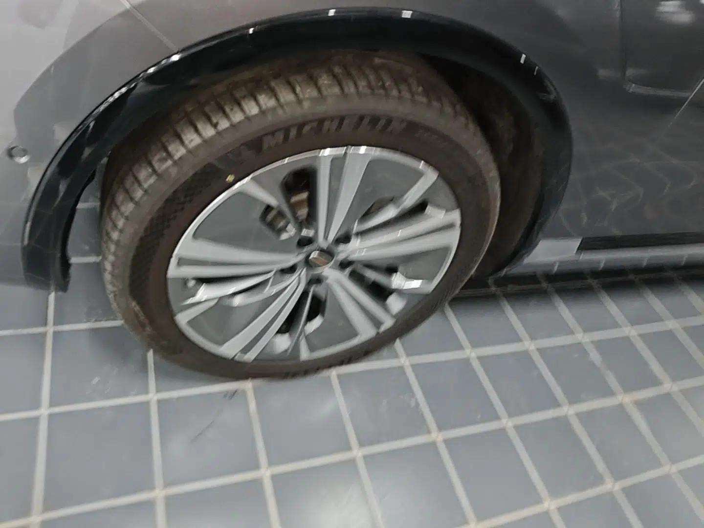 Hongqi E-HS9 2022 660 km Range Flagway Edition Six Seats — миниатюра 9