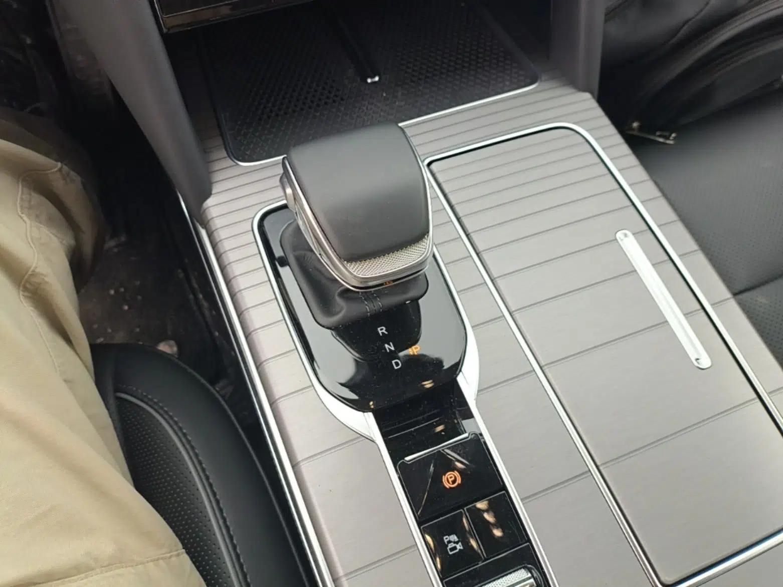 Hongqi HS7 PHEV 2024 2.0T PHEV Four-Wheel Drive Flagship Edition 6 Seats — миниатюра 17