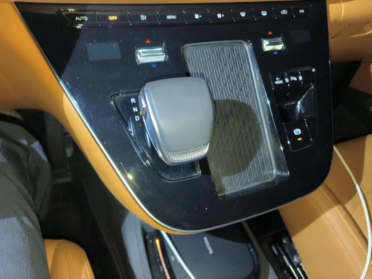 Hongqi HQ9 PHEV 2024 2.0T Four-Wheel Drive Business Edition — миниатюра 15