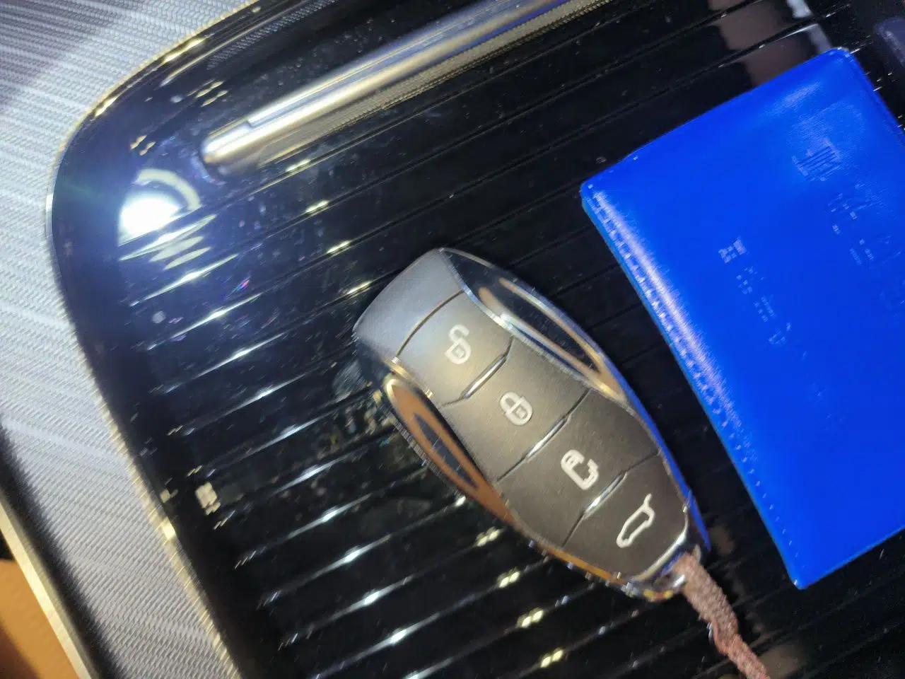 Hongqi HQ9 PHEV 2024 2.0T Four-Wheel Drive Business Edition — миниатюра 9