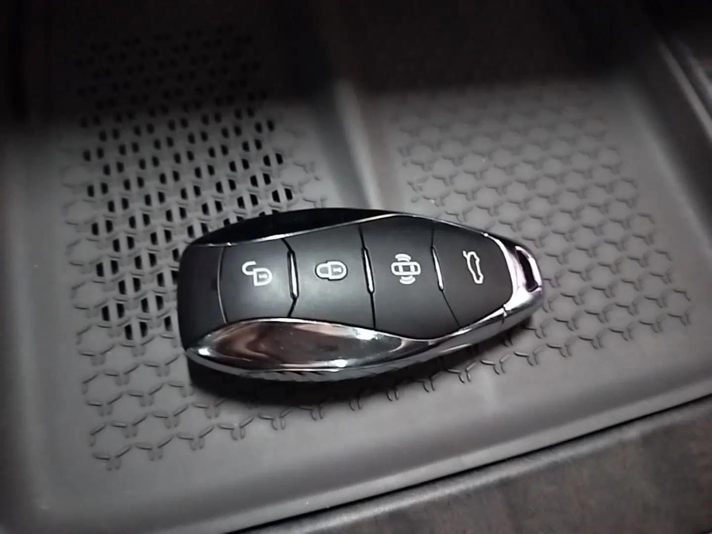 Hongqi Tiangong 08 2025 680 Ultra Four-Wheel-Drive Version — миниатюра 12