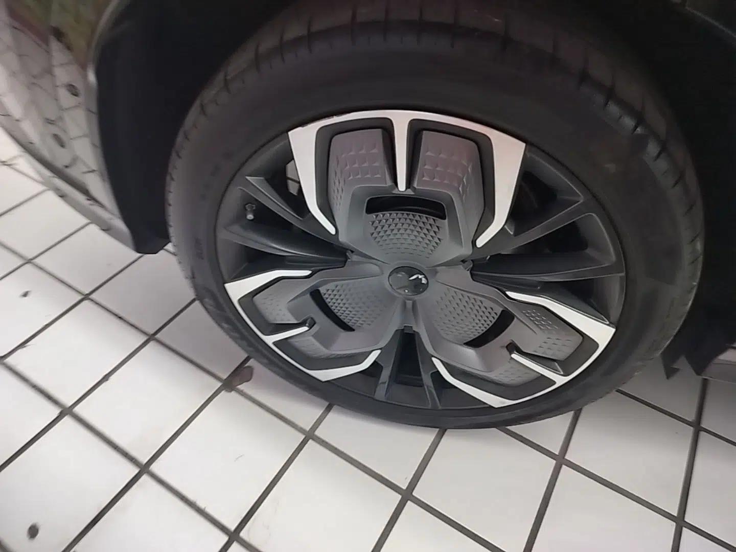 Hongqi Tiangong 08 2025 680 Ultra Four-Wheel-Drive Version — миниатюра 10