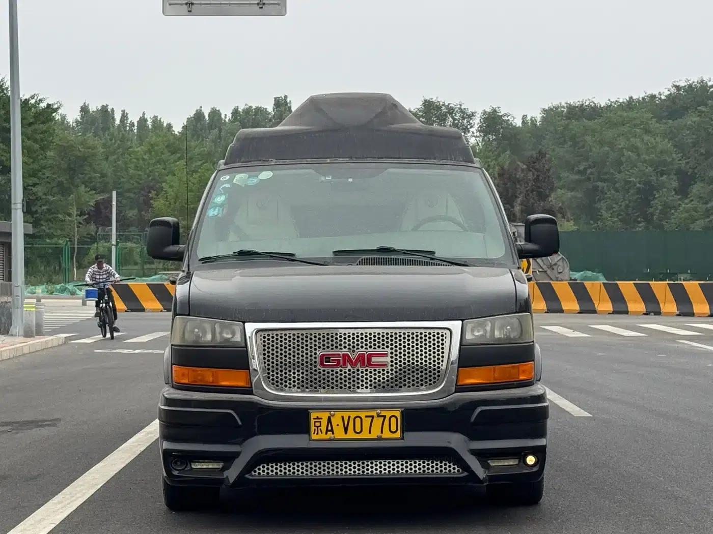 2011 SAVANA 6.0L Business Star 10-seater — миниатюра 2