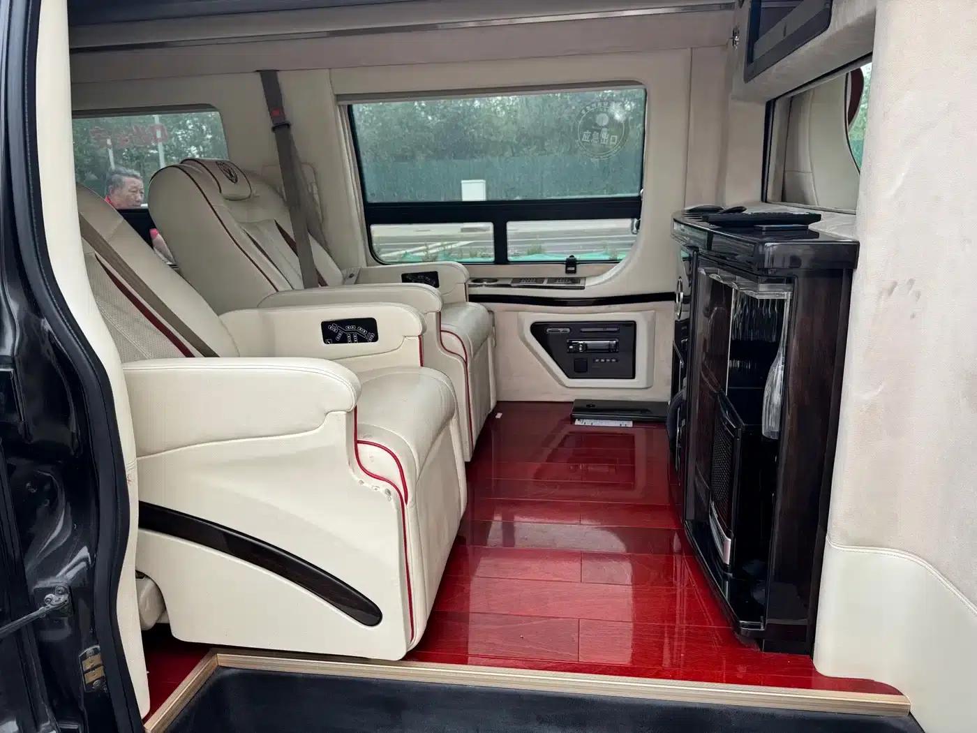 2011 SAVANA 6.0L Business Star 10-seater — миниатюра 11